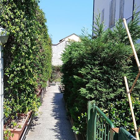 Casa Albertina Grazioso Appartamento Vicino Alla Stazione モンツァ エクステリア 写真