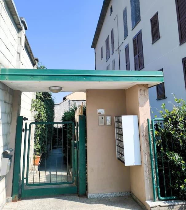 Casa Albertina Grazioso Appartamento Vicino Alla Stazione モンツァ エクステリア 写真