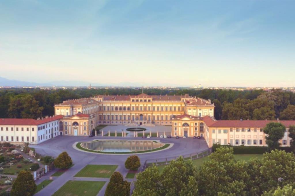 Casa Albertina Grazioso Appartamento Vicino Alla Stazione モンツァ エクステリア 写真