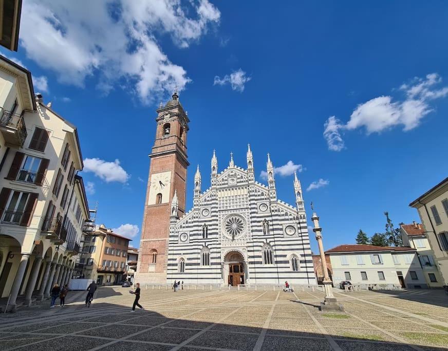 Casa Albertina Grazioso Appartamento Vicino Alla Stazione モンツァ エクステリア 写真